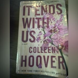 Colleen Hoover Book  - It Ends With Us